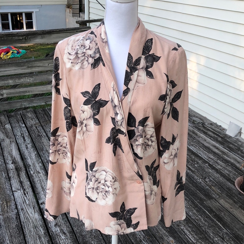 🌸Beautiful Dana Buchman silk blouse🌸